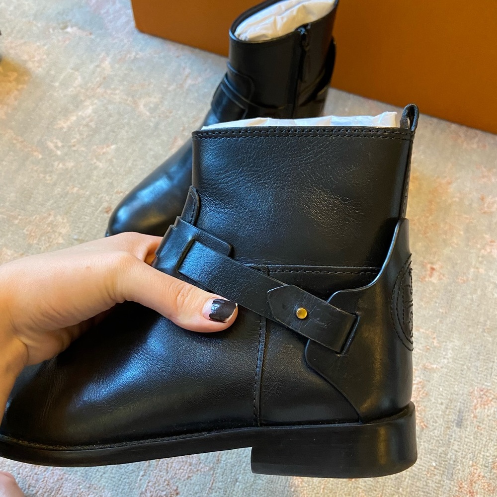 Tory Burch Black Leather Derby Flat Ankle Boots EUC - Picture 3 of 11